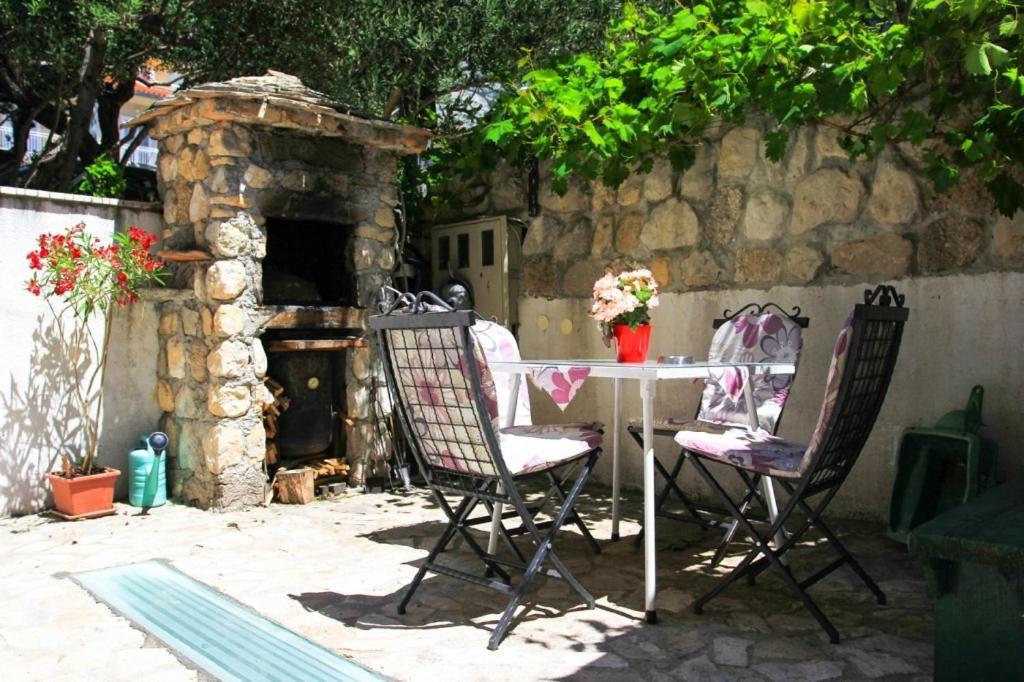 Apartments By The Sea Makarska - 15200 ภายนอก รูปภาพ