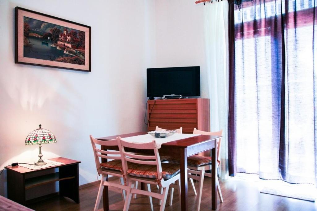 Apartments By The Sea Makarska - 15200 ภายนอก รูปภาพ