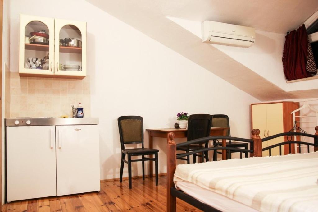 Apartments By The Sea Makarska - 15200 ภายนอก รูปภาพ